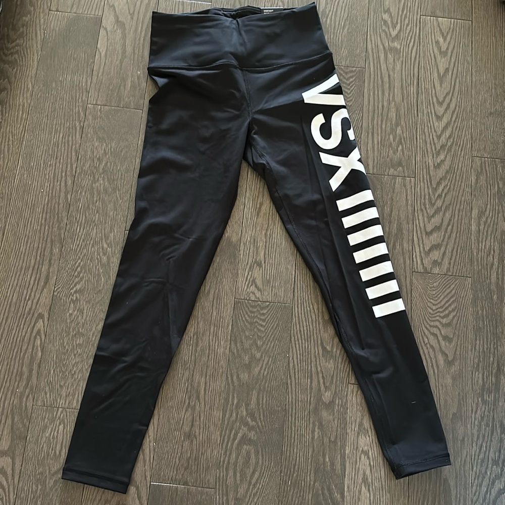 Victoria’s Secret sport leggings size M brand new